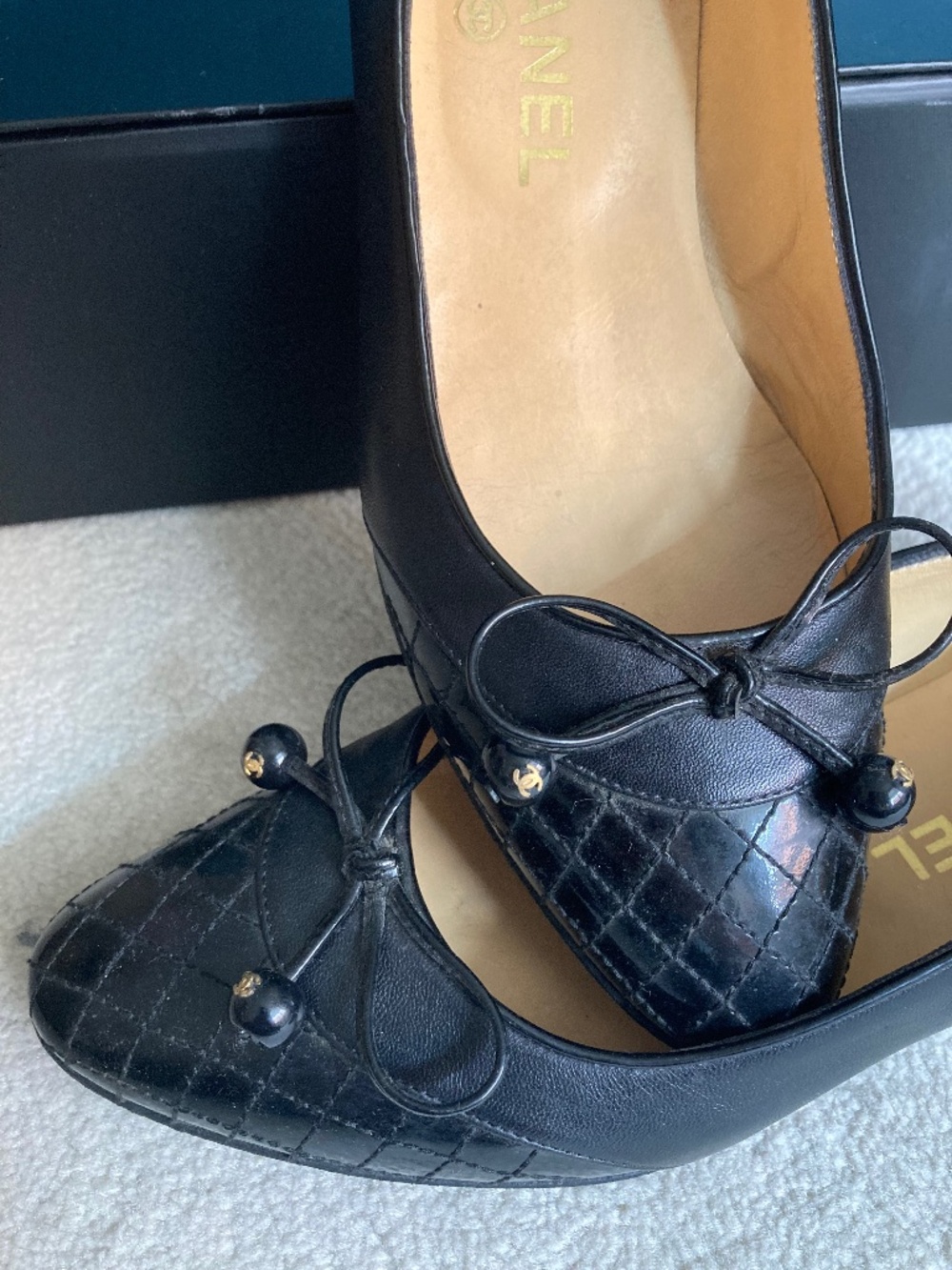 Chanel Black quilted ballet flats with bow